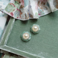 Grand Jade Quartz and Pearly Studs