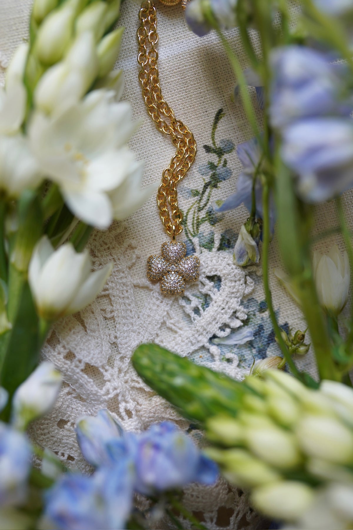 Embellished Blanc Clover Charm