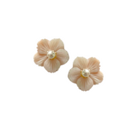 Moyenne Petal Mother of Pearl and Pearly Studs