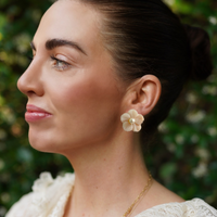Moyenne Petal Mother of Pearl and Pearly Studs