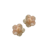 Moyenne Petal Mother of Pearl and Rose Studs