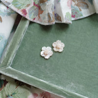 Moyenne Petal Mother of Pearl and Rose Studs