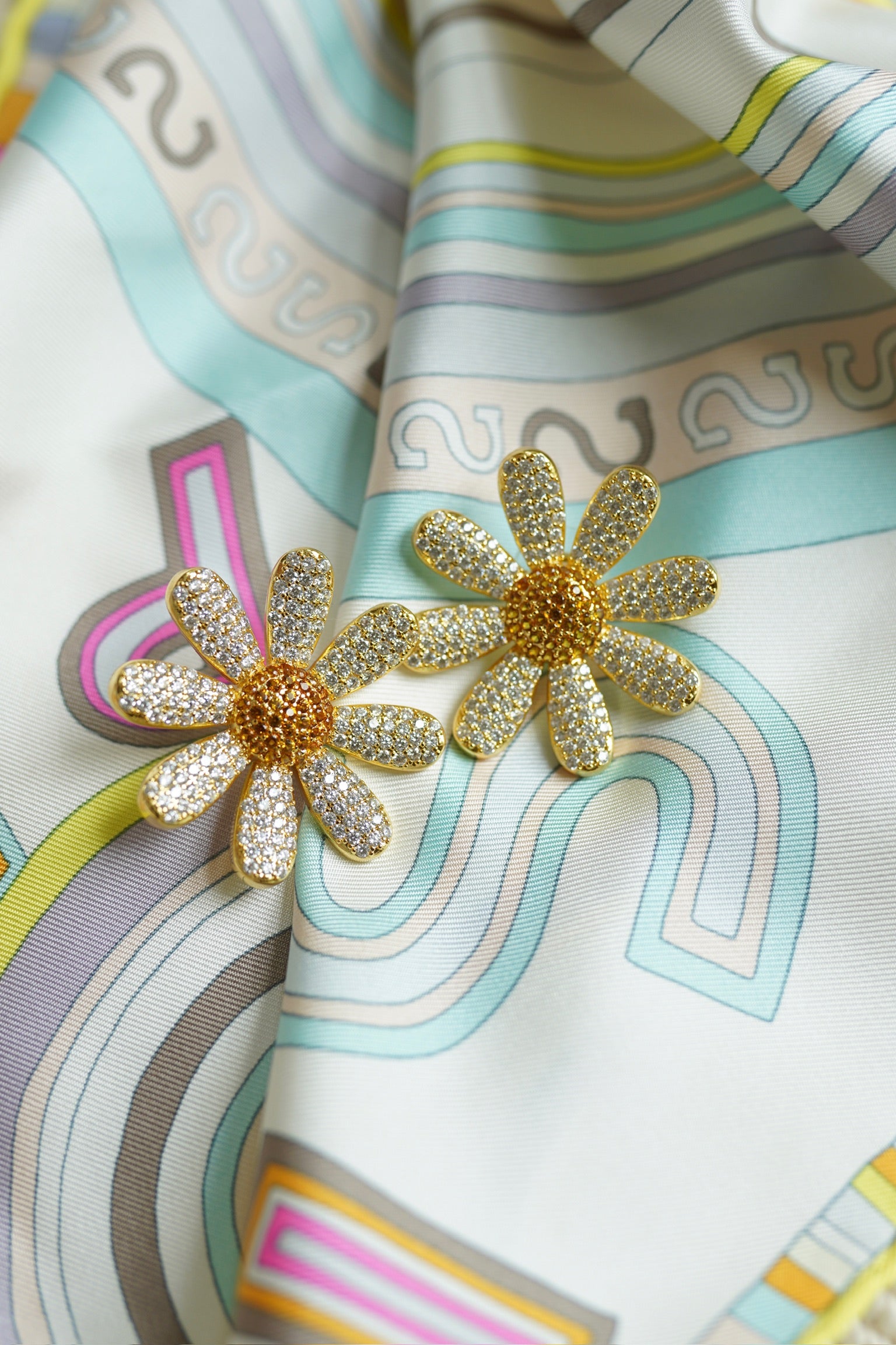 Blanc Daisy Stud