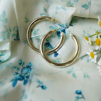 Chunky golden hoops + pearl
