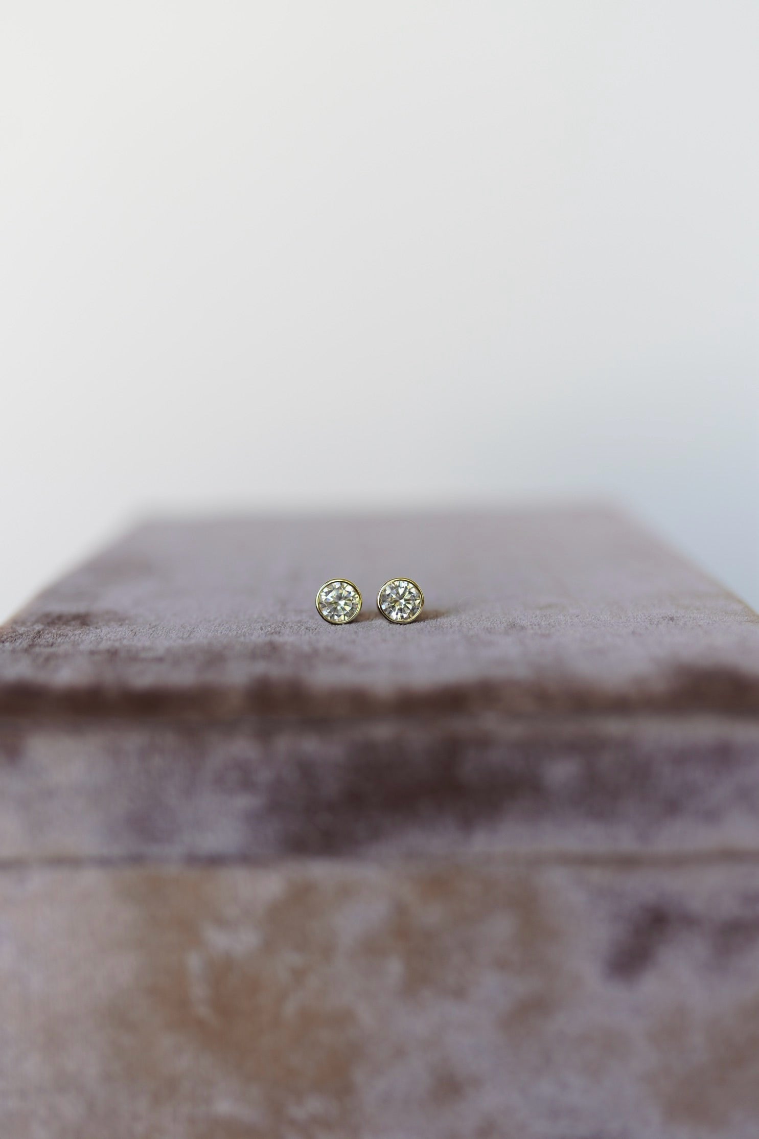 Blanc Bezel Stud Earrings