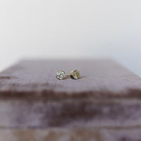 Blanc Bezel Studs