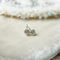 Blanc Bezel Heart Earwire