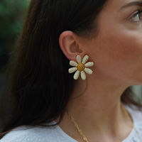Blanc Daisy Stud