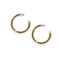 Chunky golden hoops + pearl