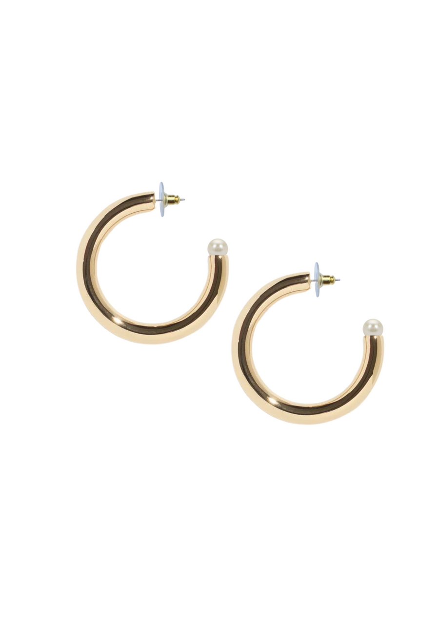 Chunky golden hoops + pearl