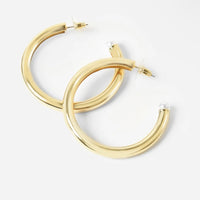 Chunky golden hoops + pearl