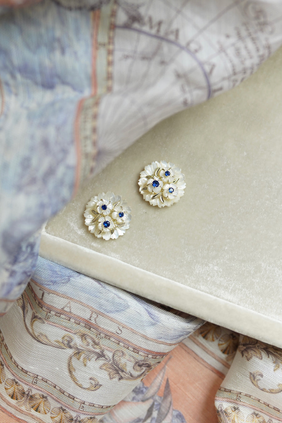 Grand Mother of Pearl Belgravia Studs