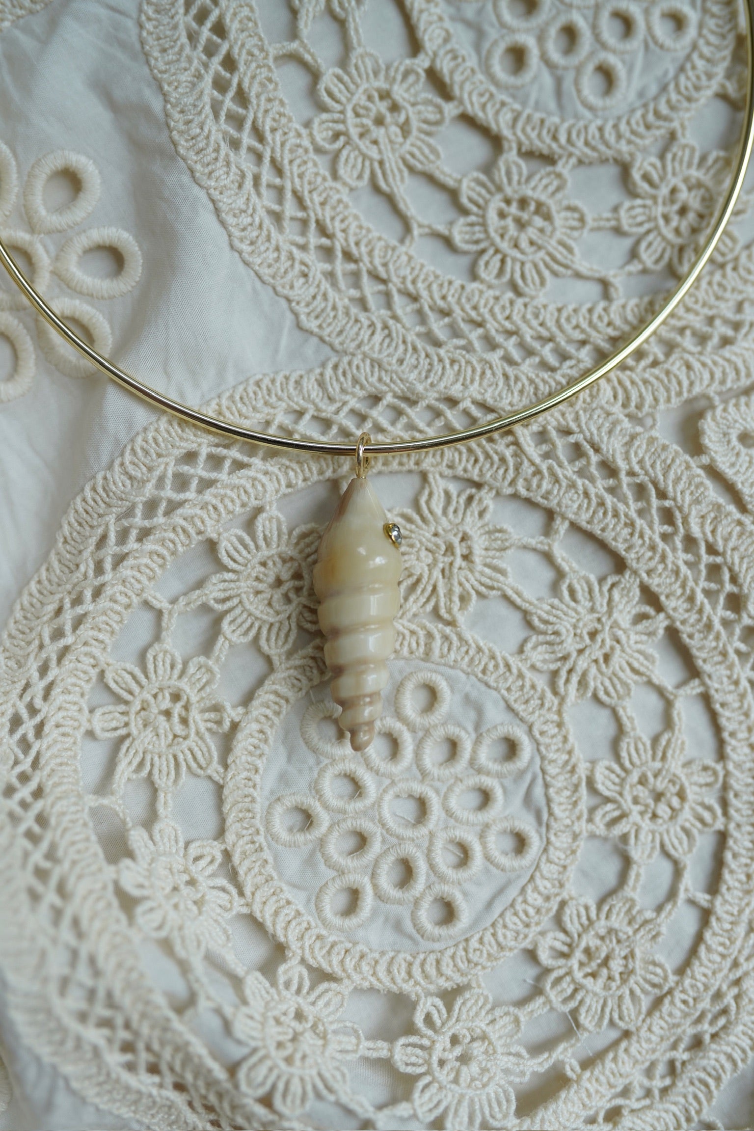 Grand Embellished Ivory Sea Snail Shell Charm
