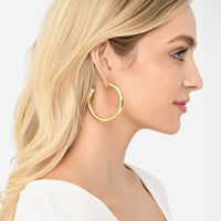 Chunky golden hoops + pearl