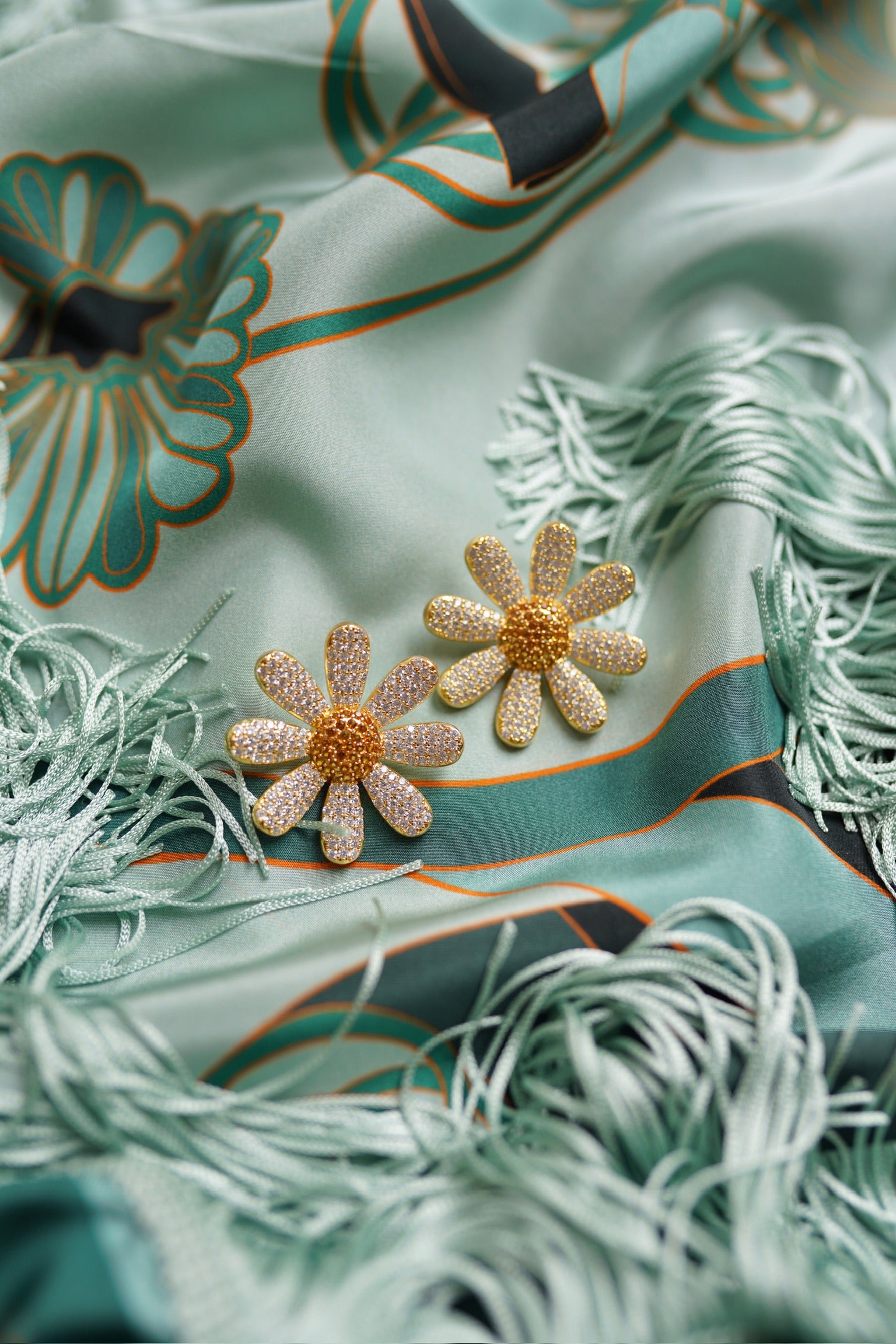 Blanc Daisy Stud