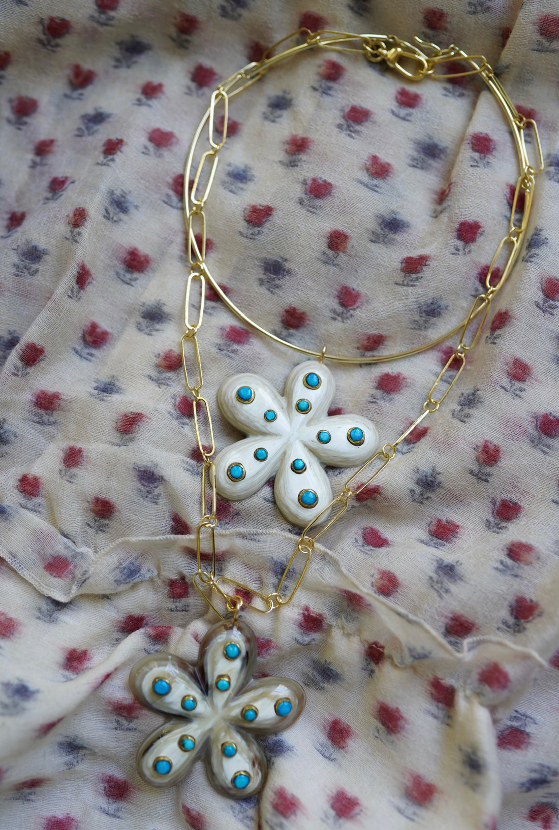 Daisy Embellished Horn Charm