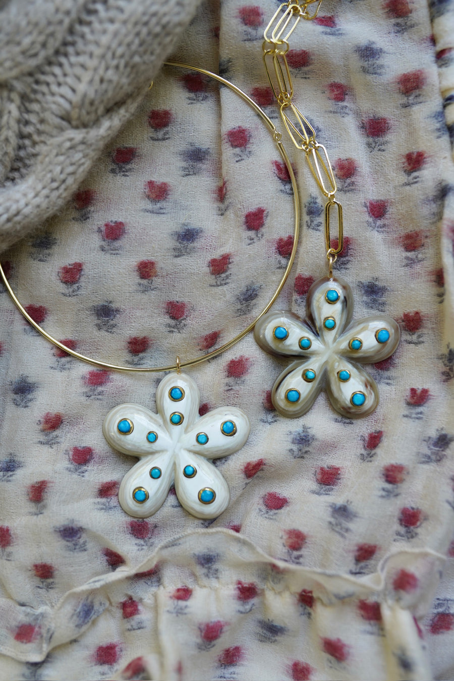 Daisy Embellished Horn Charm