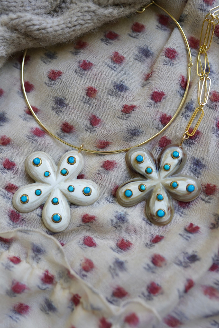 Daisy Embellished Horn Charm