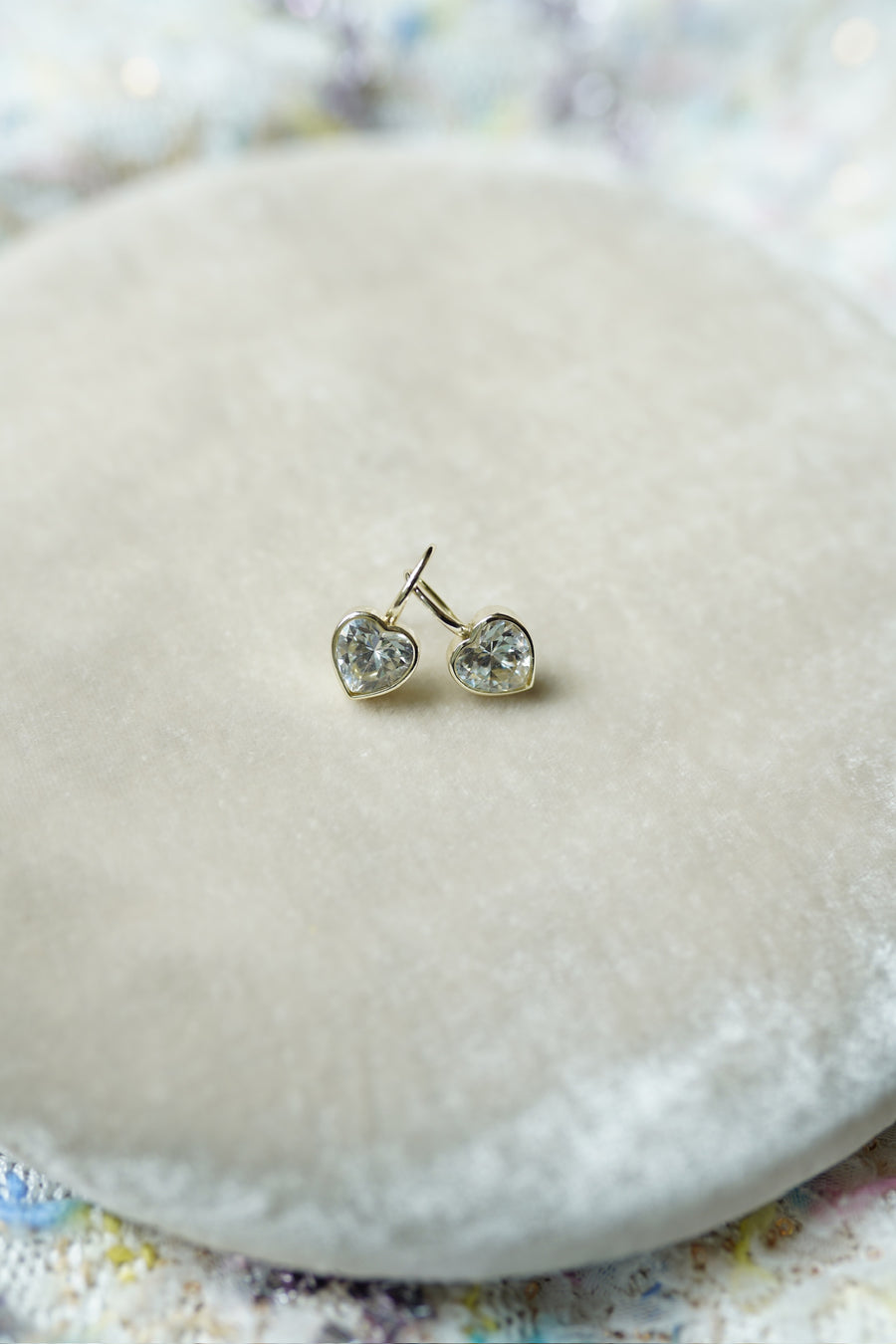 Blanc Bezel Heart Earwire