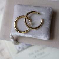 Medium Chunky golden hoops + pearl