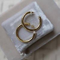 Medium Chunky golden hoops + pearl