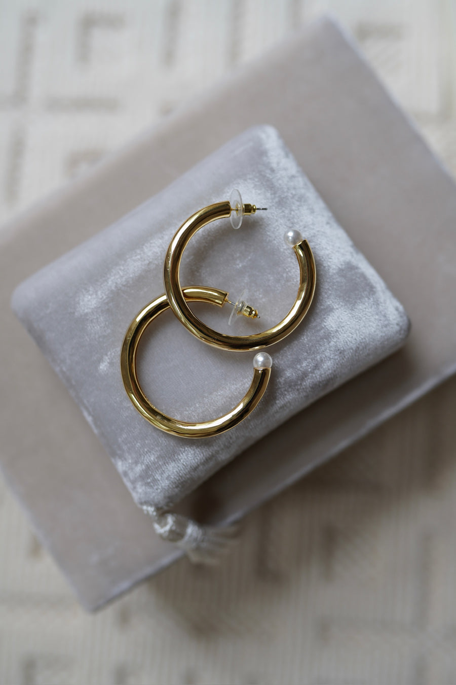 Medium Chunky golden hoops + pearl