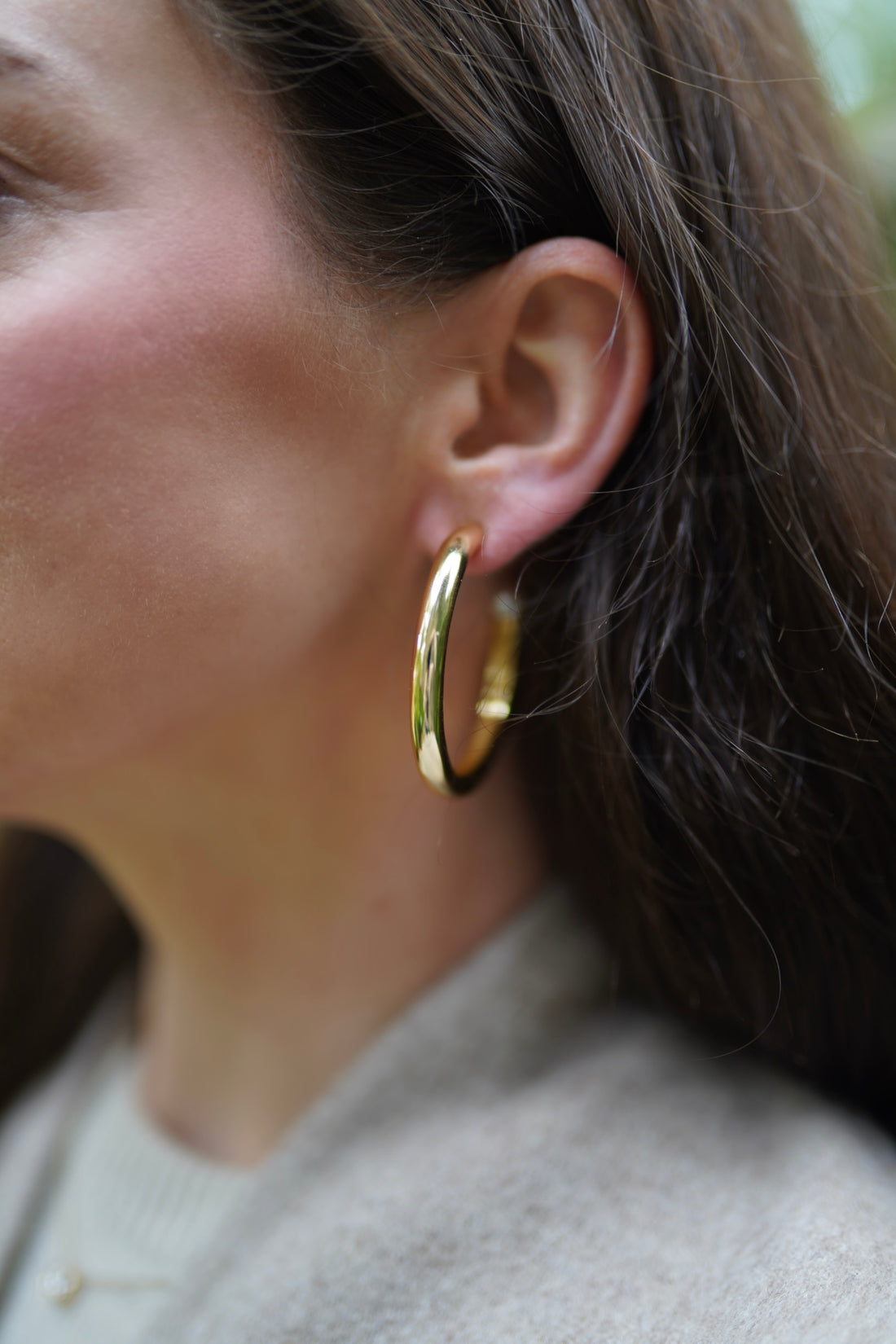 Medium Chunky golden hoops + pearl