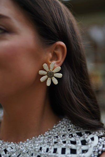 Blanc Daisy Stud
