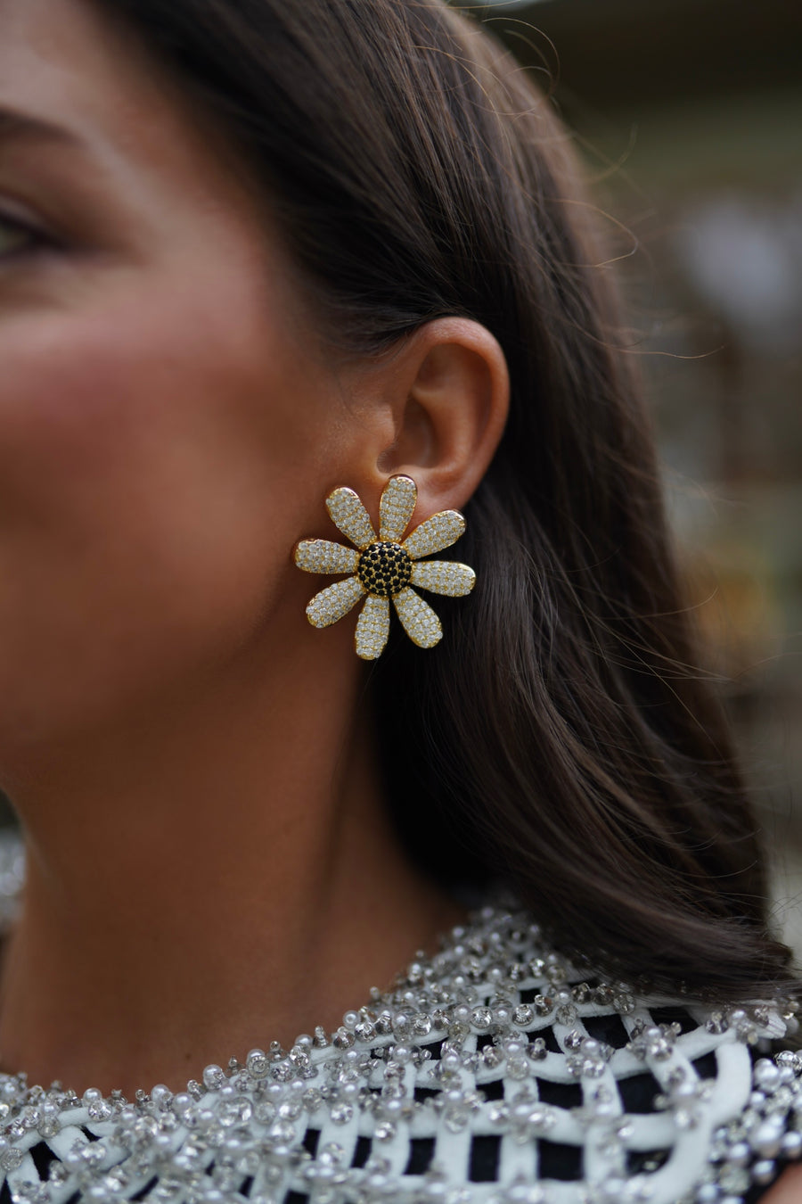 Noir & Blanc Mismatch Daisy Stud