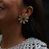 Noir & Blanc Mismatch Daisy Stud