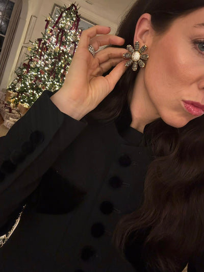 Noir Daisy Stud