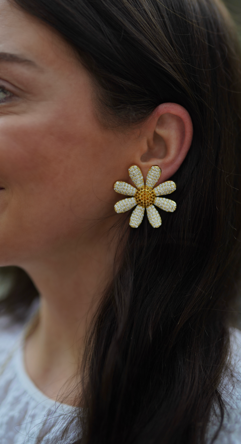 Blanc Daisy Stud