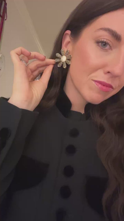 Noir Daisy Stud