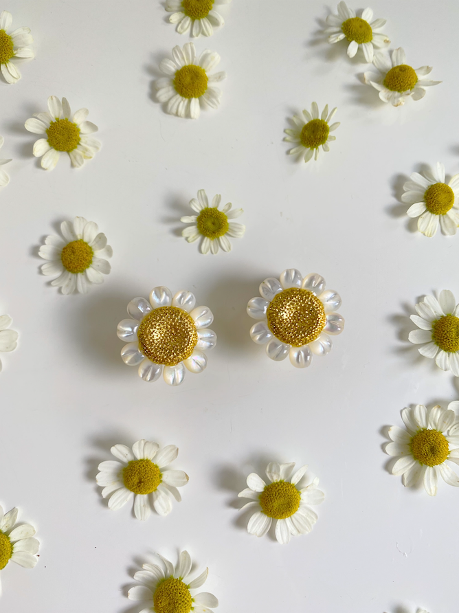 garden collection: mother of pearl + golden daisy stud